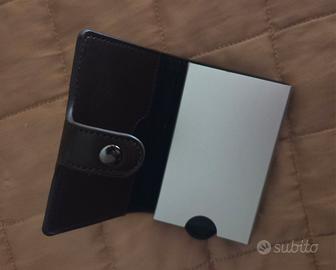 portafoglio carte d credito e banconote