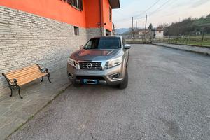Nissan navara np300