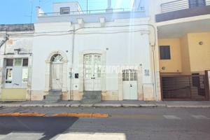 Casa indipendente con terrazzo e cantina!