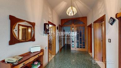 Unica e centralissima casa indipendente a Montecos