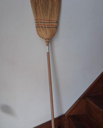 scopa di paglia