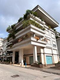 Locale commerciale di 480mq pressi via Amendola SS