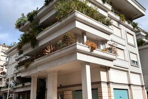 Locale commerciale di 480mq pressi via Amendola SS