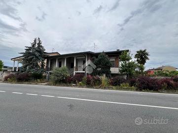 VILLA SINGOLA A VESPOLATE