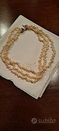 Collana bigiotteria perle bianche.