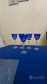 Bicchieri blu cobalto con tema a ricamo