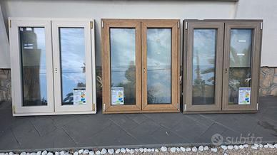 Finestre usate in mostra 