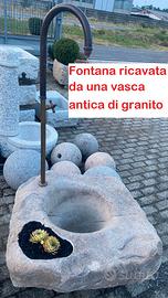 Grande fontana antica in granito