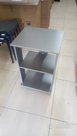 Carrelli multiuso grigio scuro.