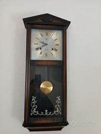 Orologio a pendolo in legno con batteria