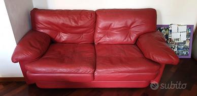 divano in pelle rosso