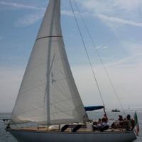 Barca a vela in legno