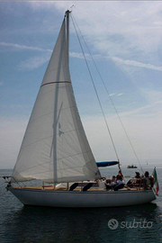 Barca a vela in legno