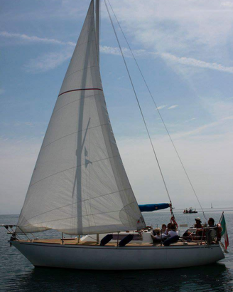 Barca a vela in legno