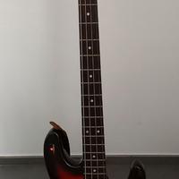 Basso elettrico con amplificatore