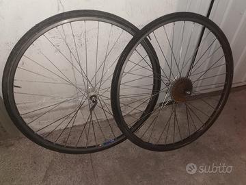 Coppia cerchi bicicletta corsa