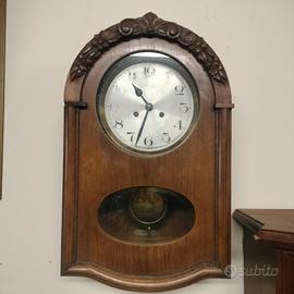 vari orologi a pendolo 