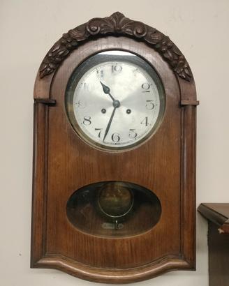 vari orologi a pendolo 