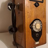 Telefono in legno a parete delle FFSS del 1940