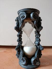 particolarissima clessidra gotica dalla spagna