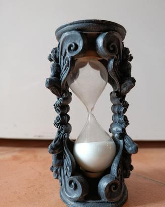 particolarissima clessidra gotica dalla spagna