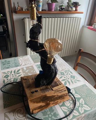 Lampada da tavolo realizzata a mano