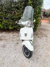 VESPA 300 GTS BIANCA