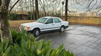 Mercedes W124  250D
