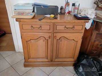 Mobile di legno con ante con ripiani e due cassett