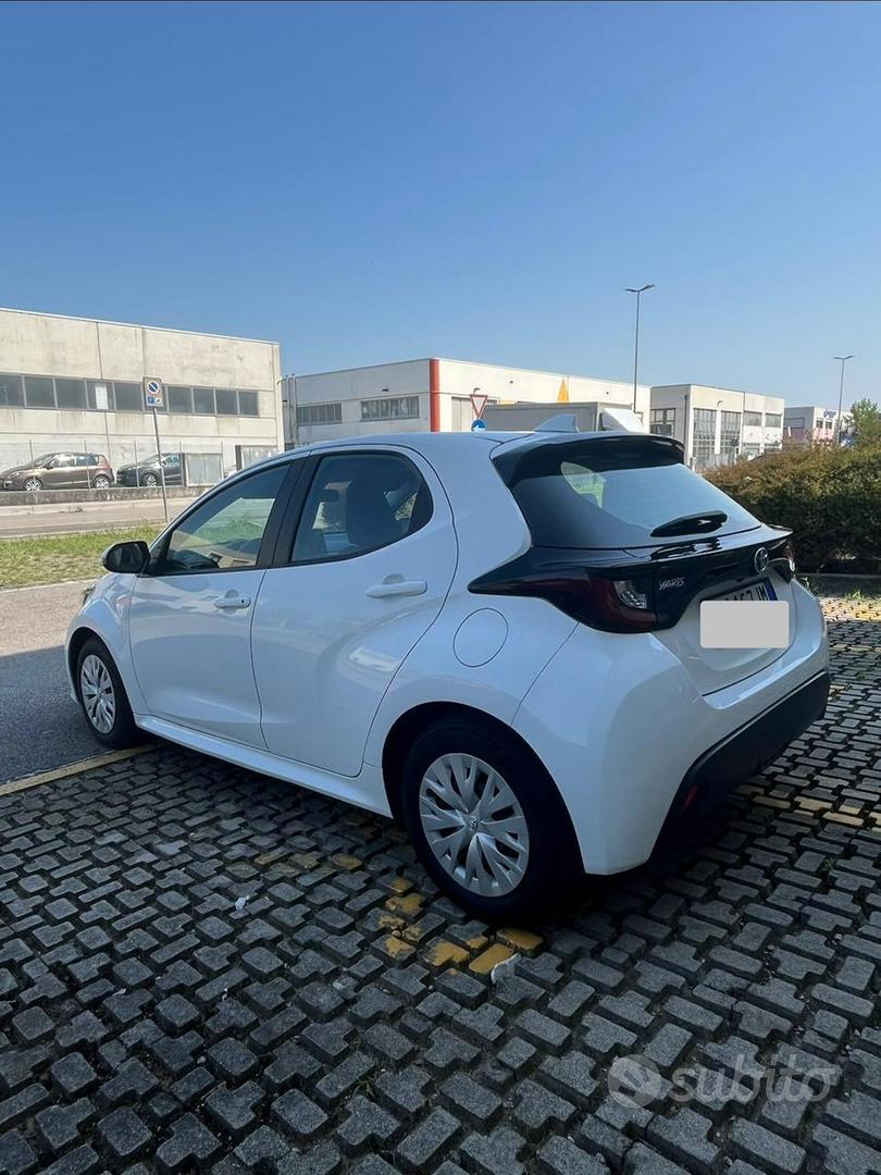 Toyota Yaris 2022 photo 2