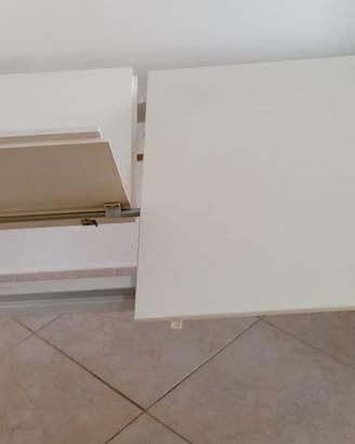 Tavolo per cucina / salone piu sedie.