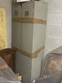 ARMADIETTO VINTAGE IN FERRO INDUSTRIALE