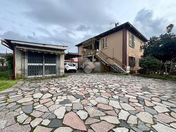 CASA SEMINDIPENDENTE A SARZANA