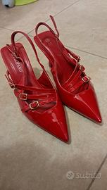 Scarpe rosse con tacco e fibbie Tulipano