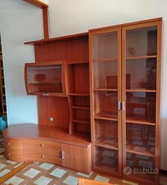 Mobile da parete con libreria e vetrinetta