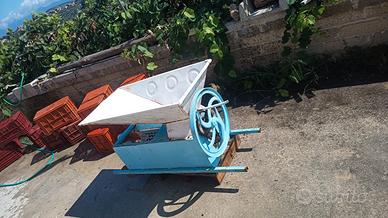 deraspatrice degraspatrice e pigiatrice per uva