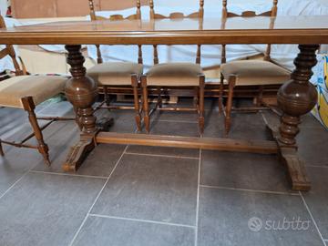 Tavolo legno con sedie 