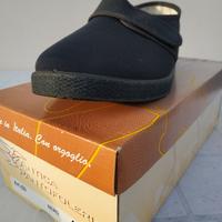 Pantofola nera nuova – numero 41