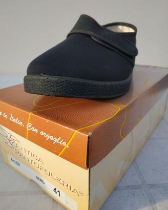 Pantofola nera nuova – numero 41