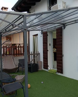 pergola estendibile + tappeti in Erba sintetica 