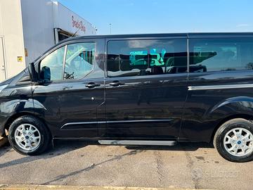 Ford Tourneo Custom 9 posti