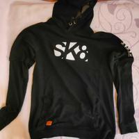 Felpa con cappuccio nera SK8 – stile streetwear