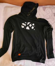 Felpa con cappuccio nera SK8 – stile streetwear