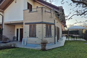 Villa di 240 m² con 4 locali e box auto doppio a C