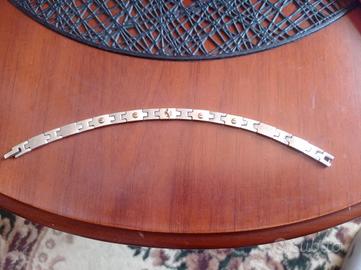 bracciale uomo in acciaio design elegante 