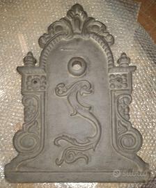 Piastra fontanella ghisa ornata