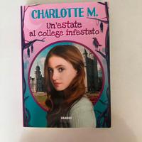 Libro: Un'estate al college infestato Charlotte M.