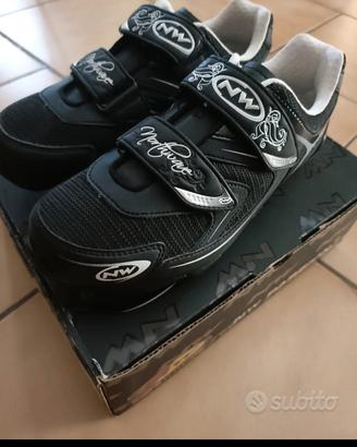 Scarpa sportiva 