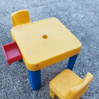 Tavolo Chicco e 2 sedie per bambini