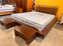 letto-matrimoniale-rovere-moro-con-comodini